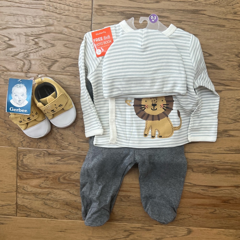 Gerber Baby Newborn Set - New w/Tags - Size 0-3months